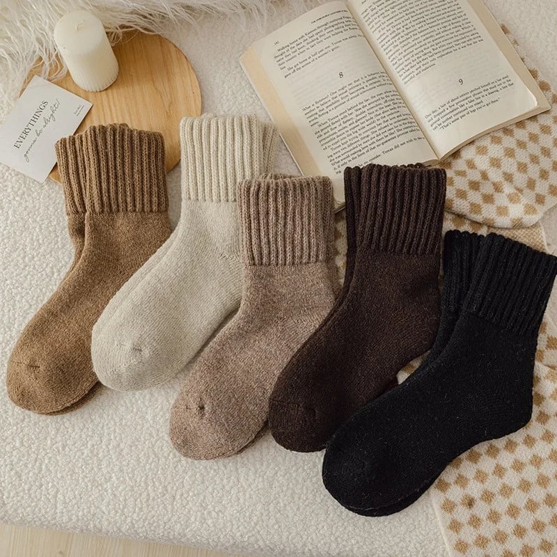 Fleece-lined and thickened winter socks